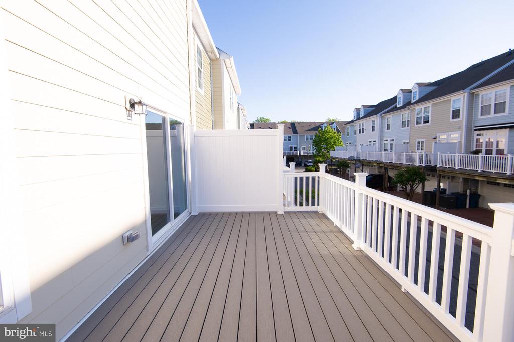 300 Dixon St #202