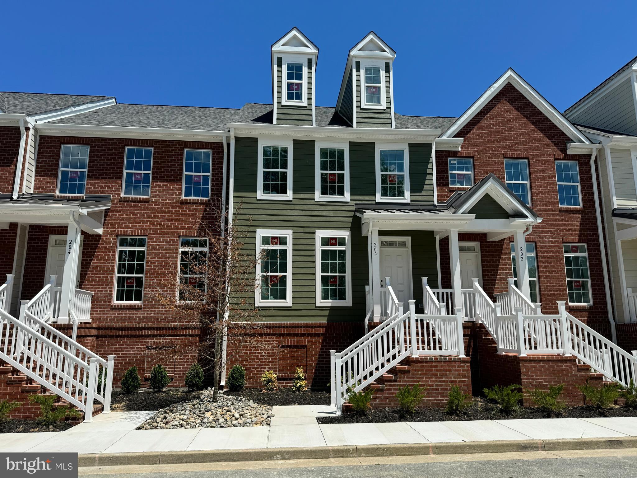300 Dixon St #203