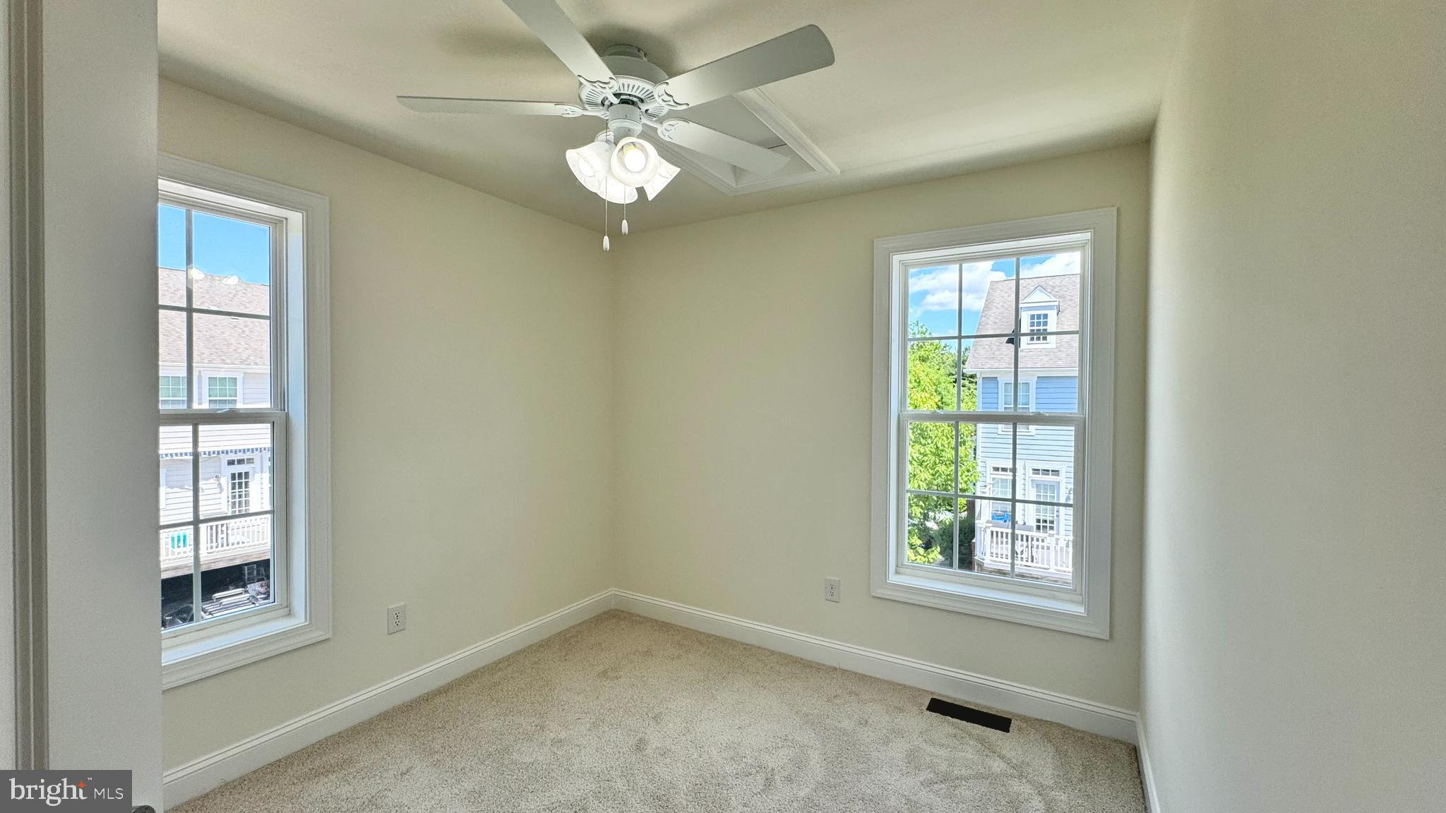 300 Dixon St #208