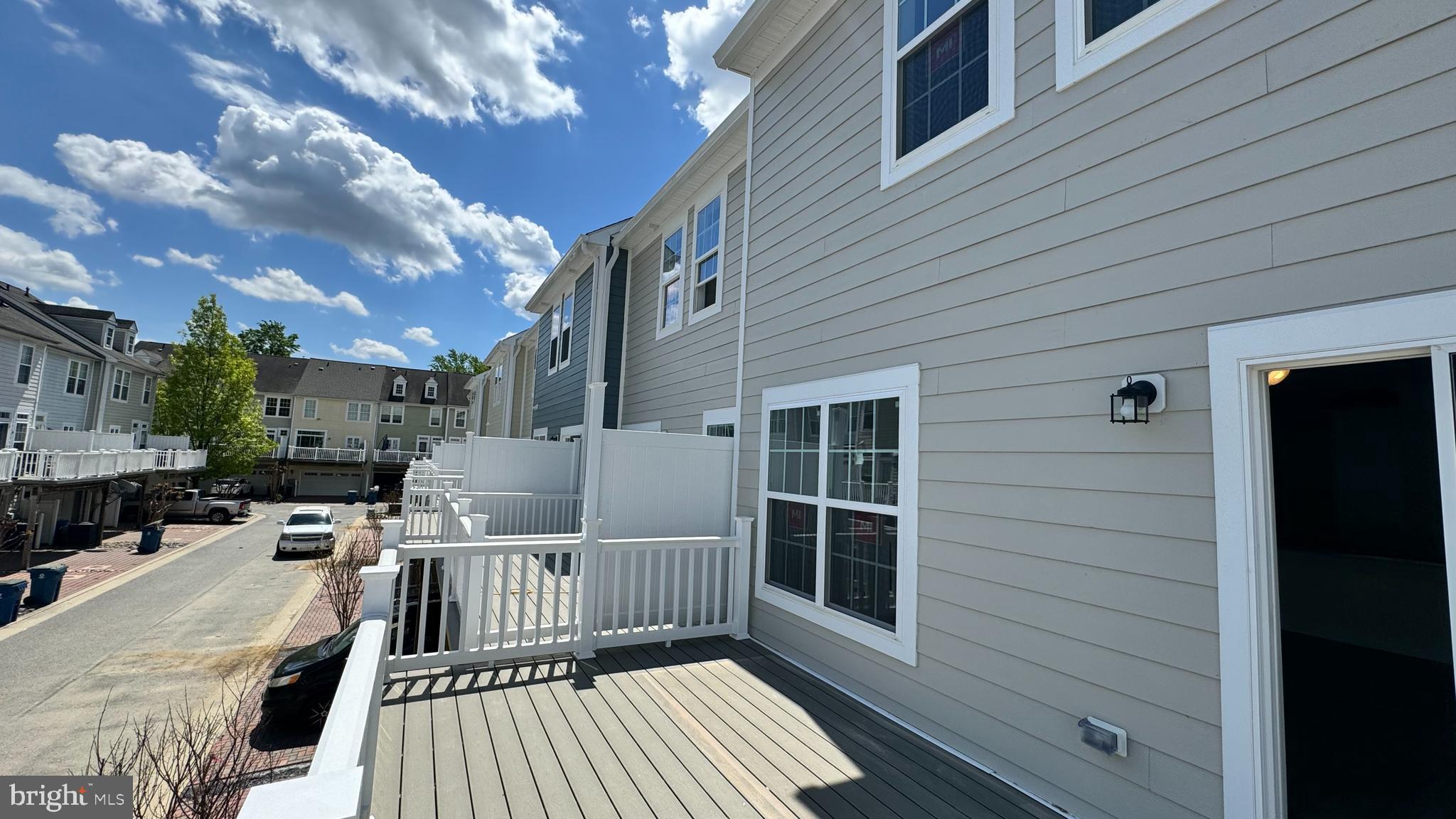 300 Dixon St #208