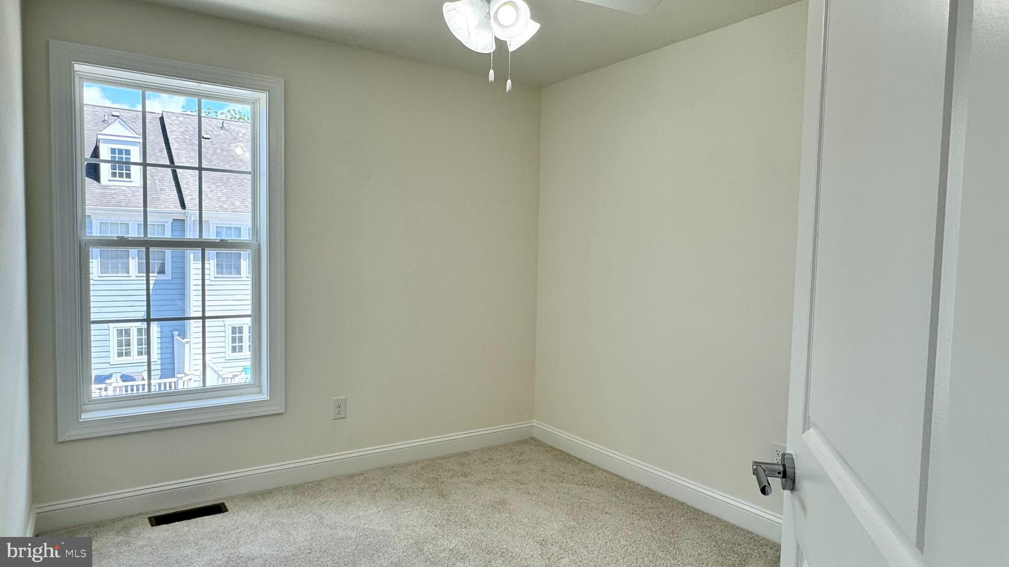 300 Dixon St #208