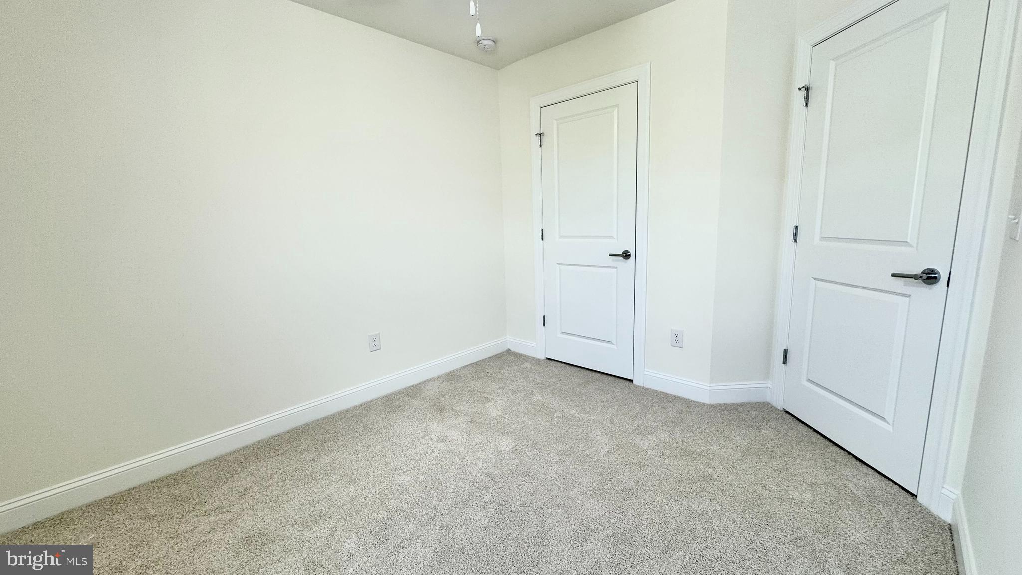 300 Dixon St #208