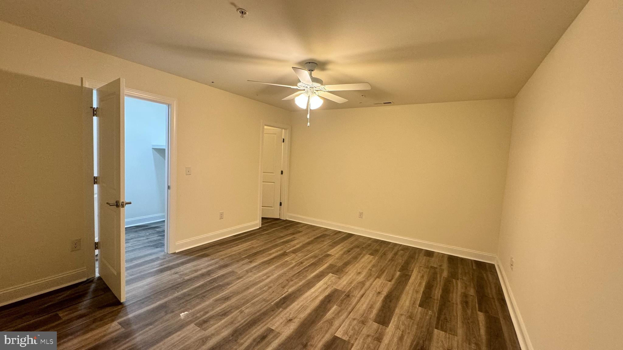 300 Dixon St #208