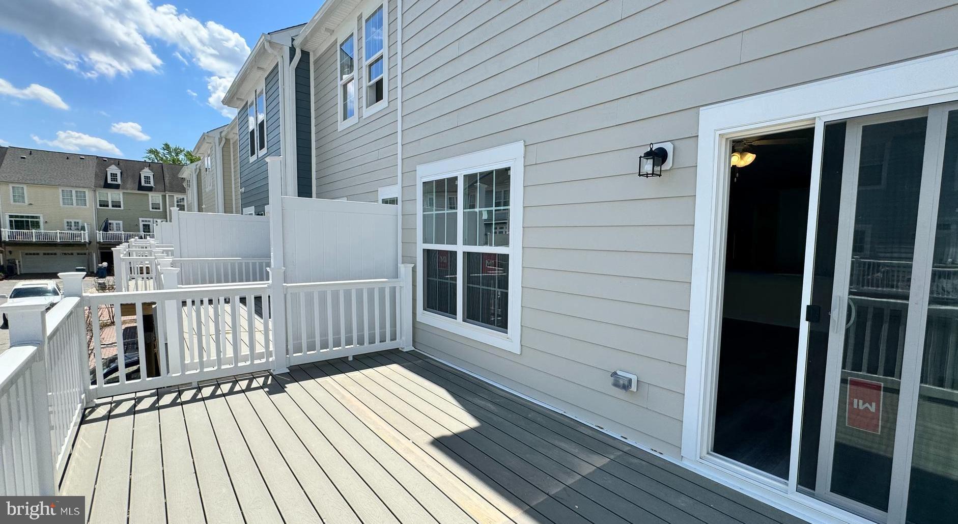 300 Dixon St #208