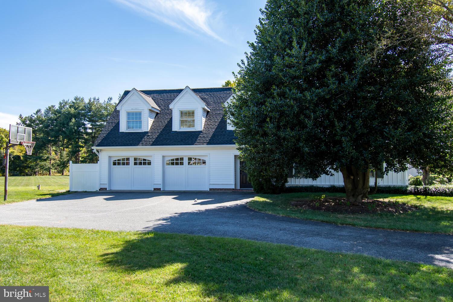 6239 Waterloo Dr