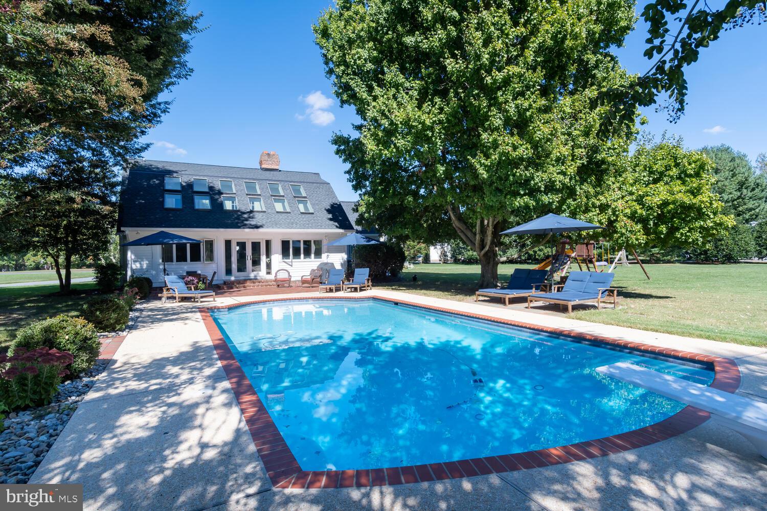 6239 Waterloo Dr
