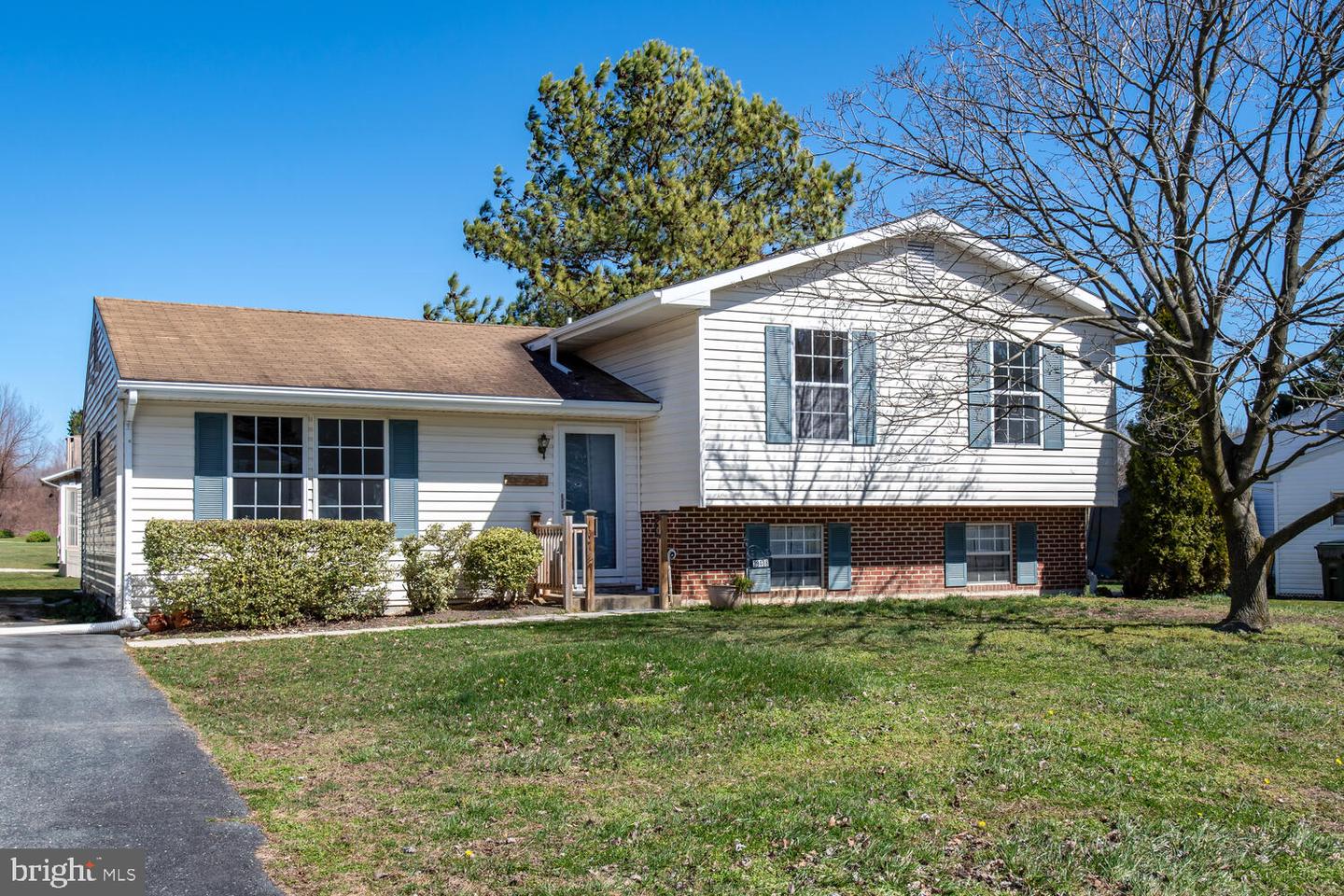 29408 Petunia Dr