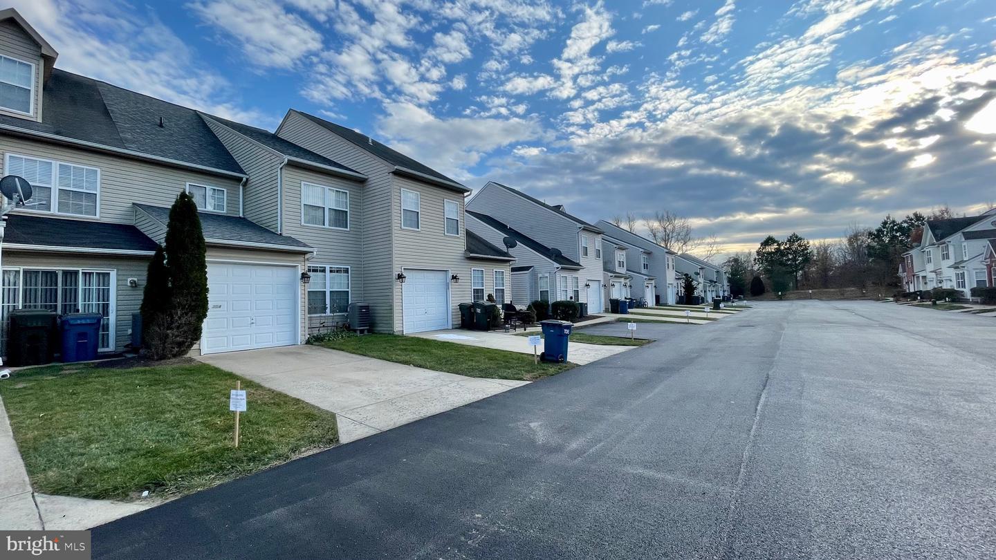 303 Leontyne Pl