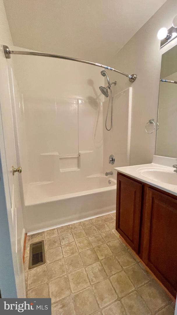 303 Leontyne Pl