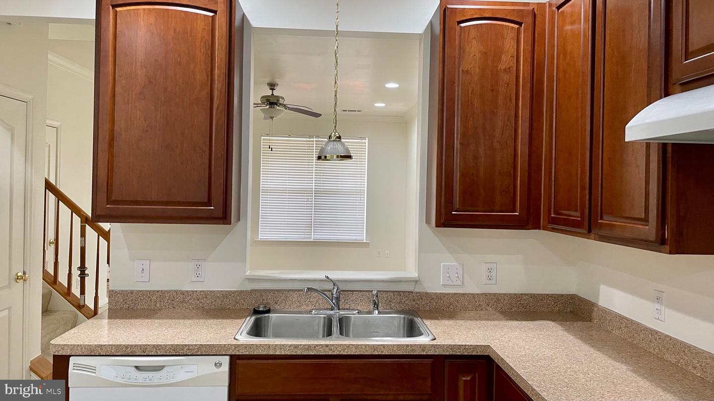 303 Leontyne Pl