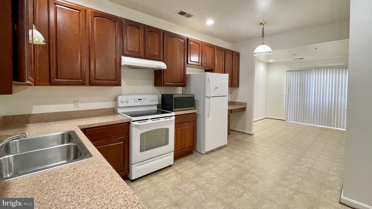303 Leontyne Pl