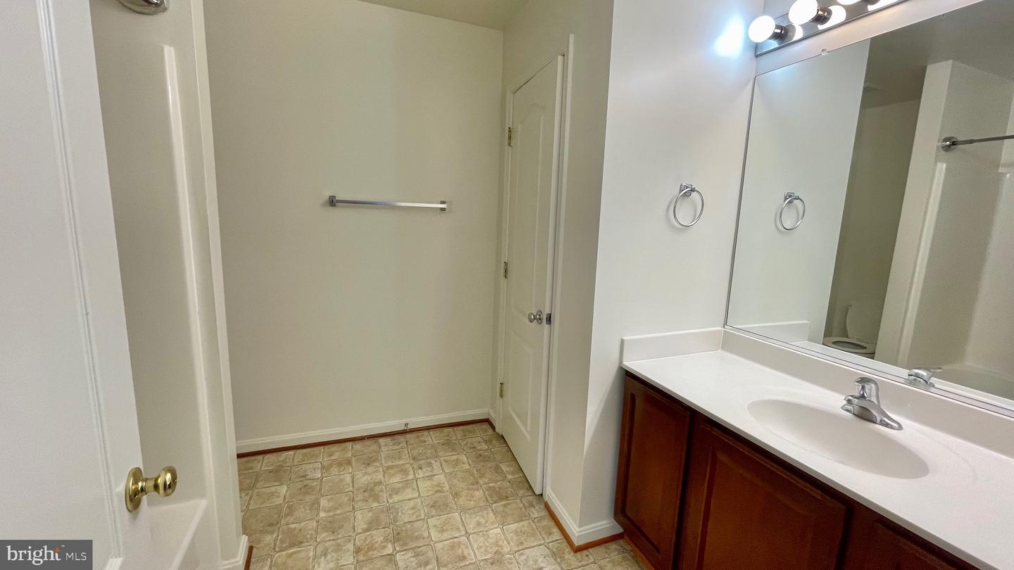 303 Leontyne Pl