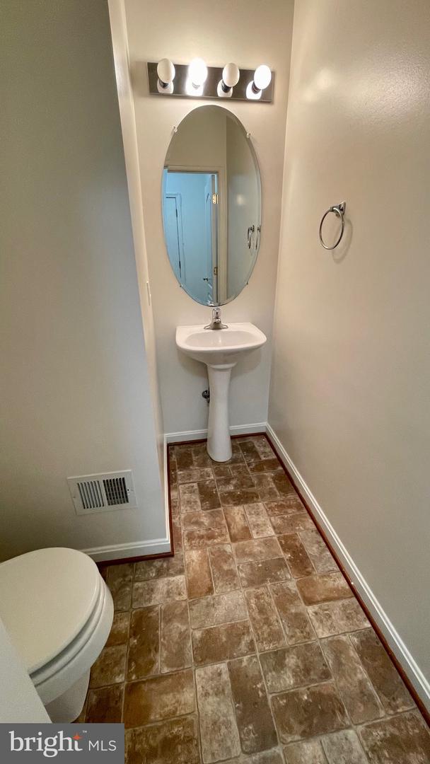 303 Leontyne Pl