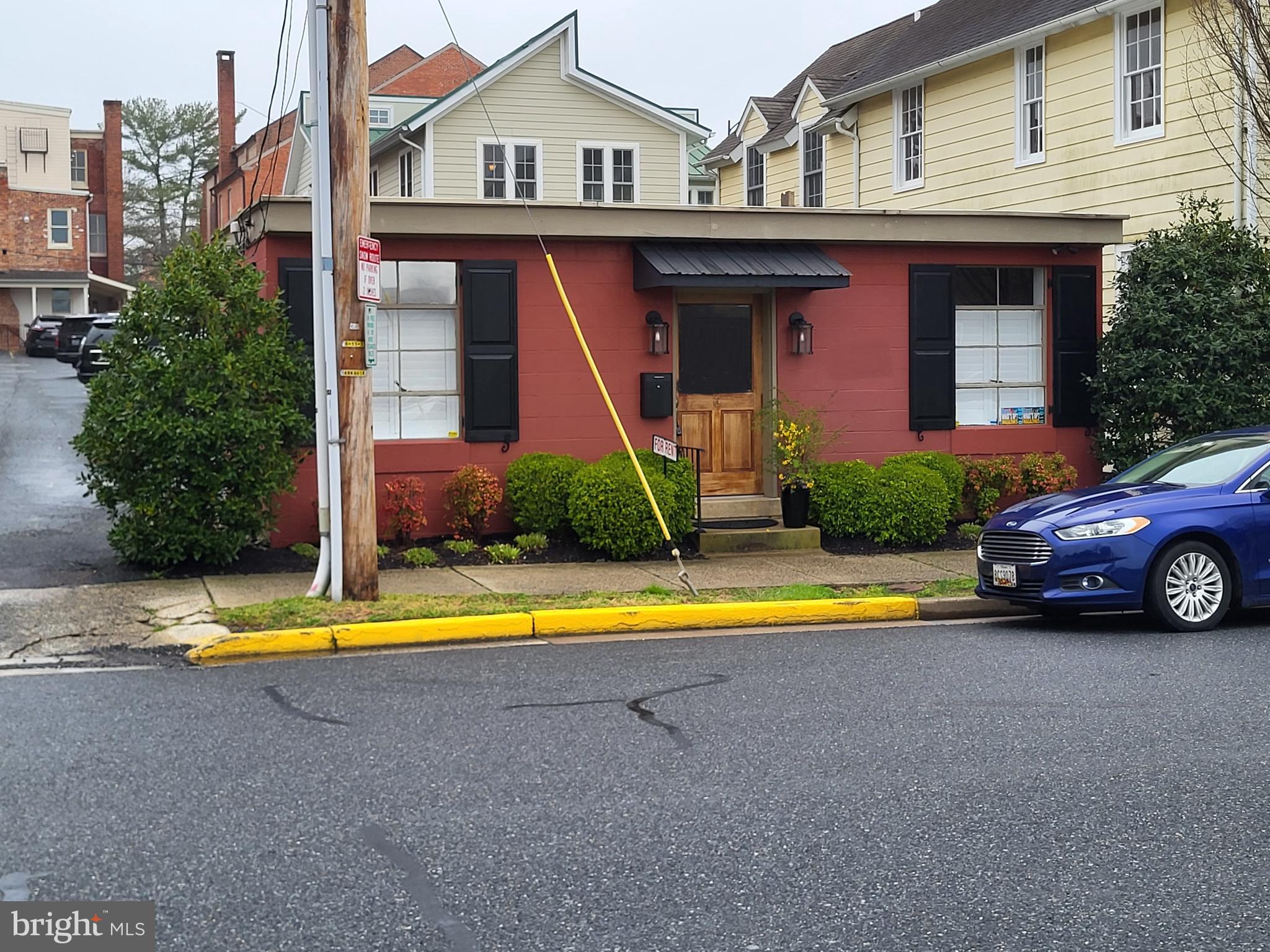 6 S West St