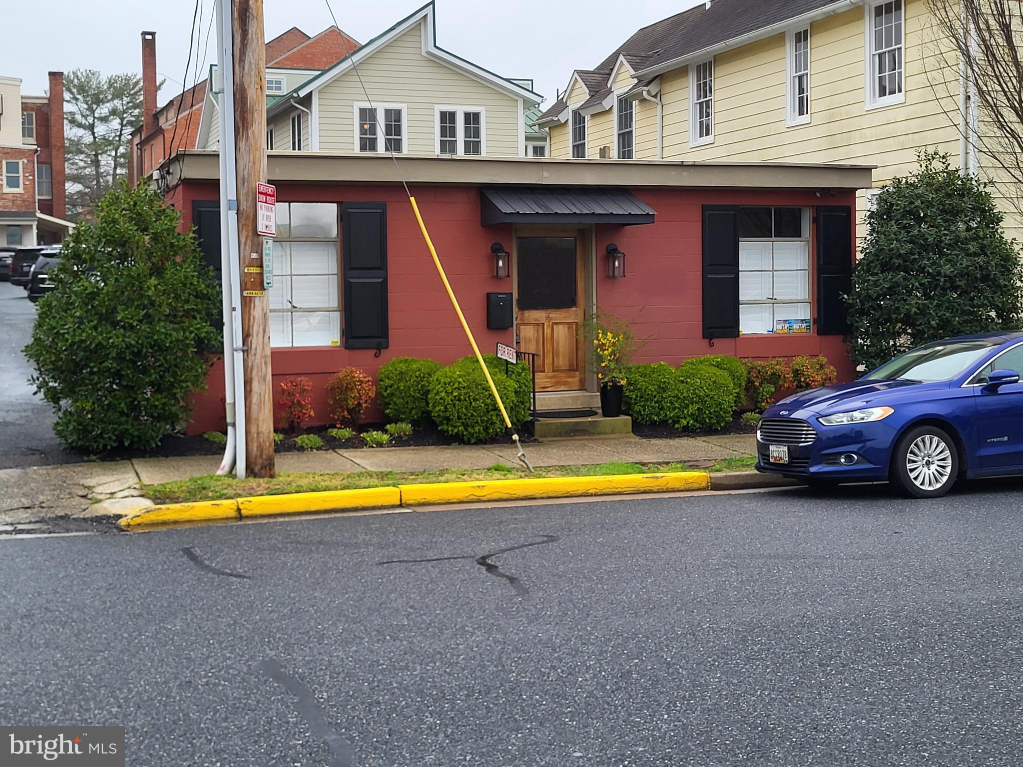 6 S West St