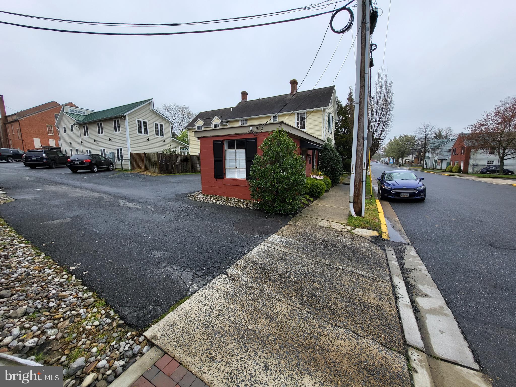 6 S West St