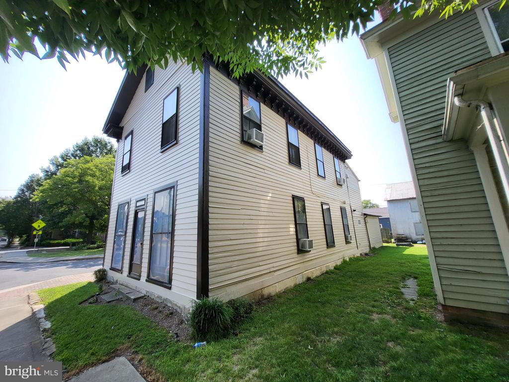 416 Goldsborough St