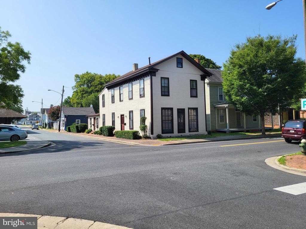 416 Goldsborough St