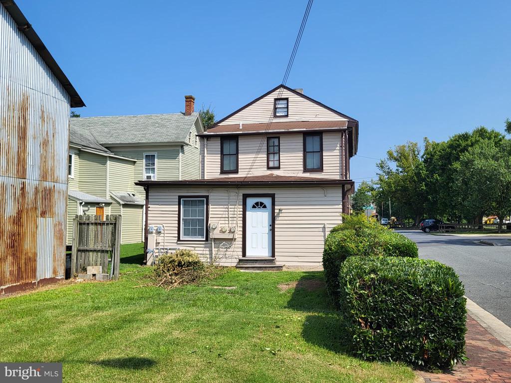 416 Goldsborough St