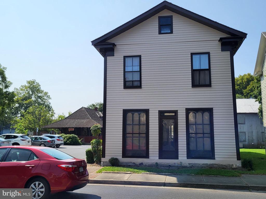 416 Goldsborough St