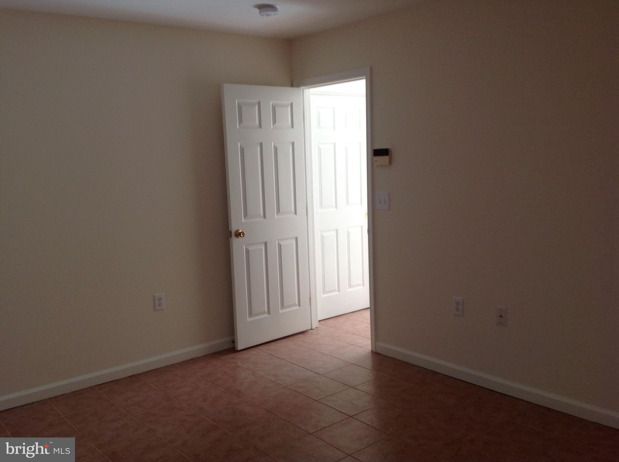 633 Hollyday St