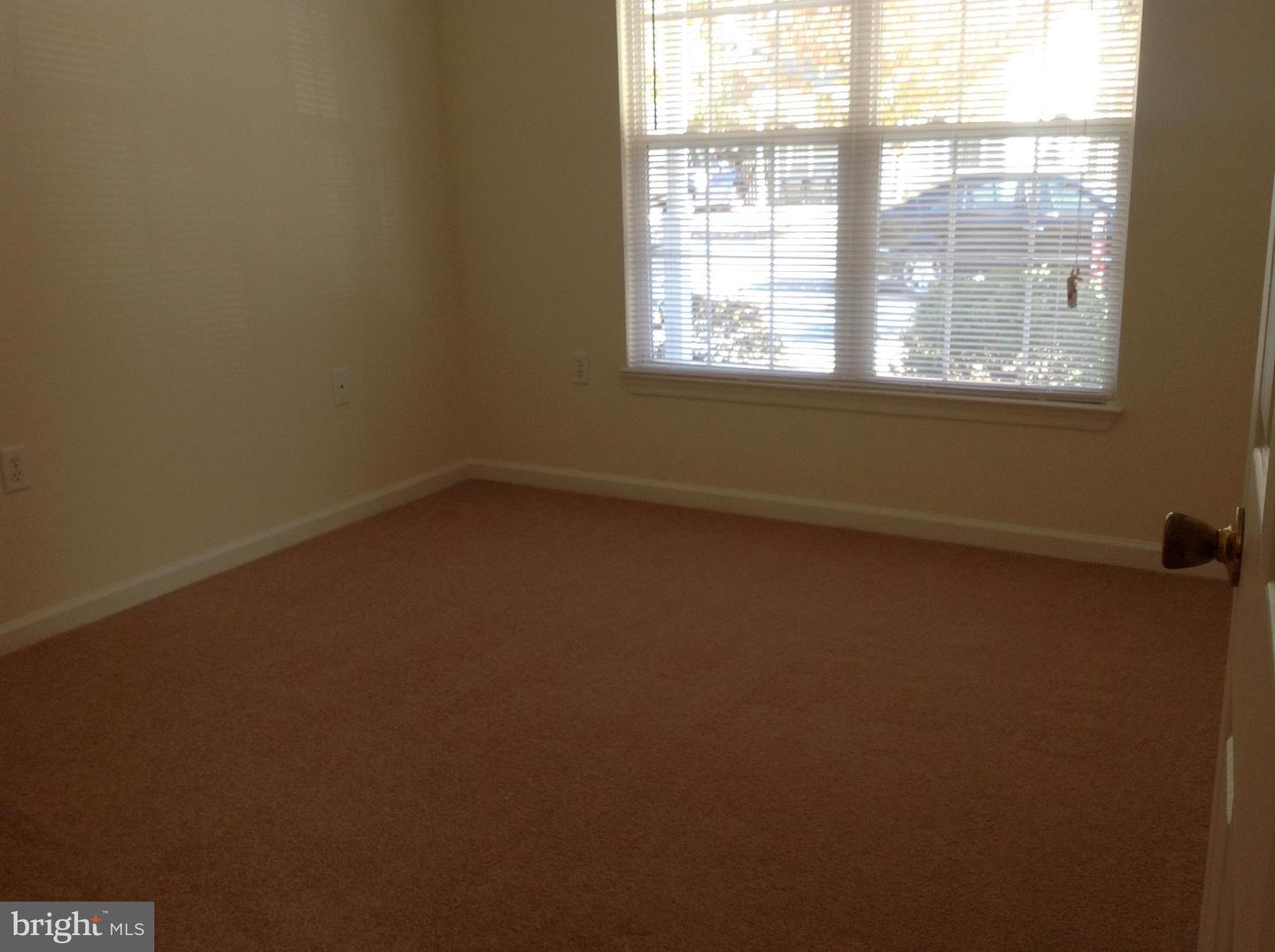 633 Hollyday St