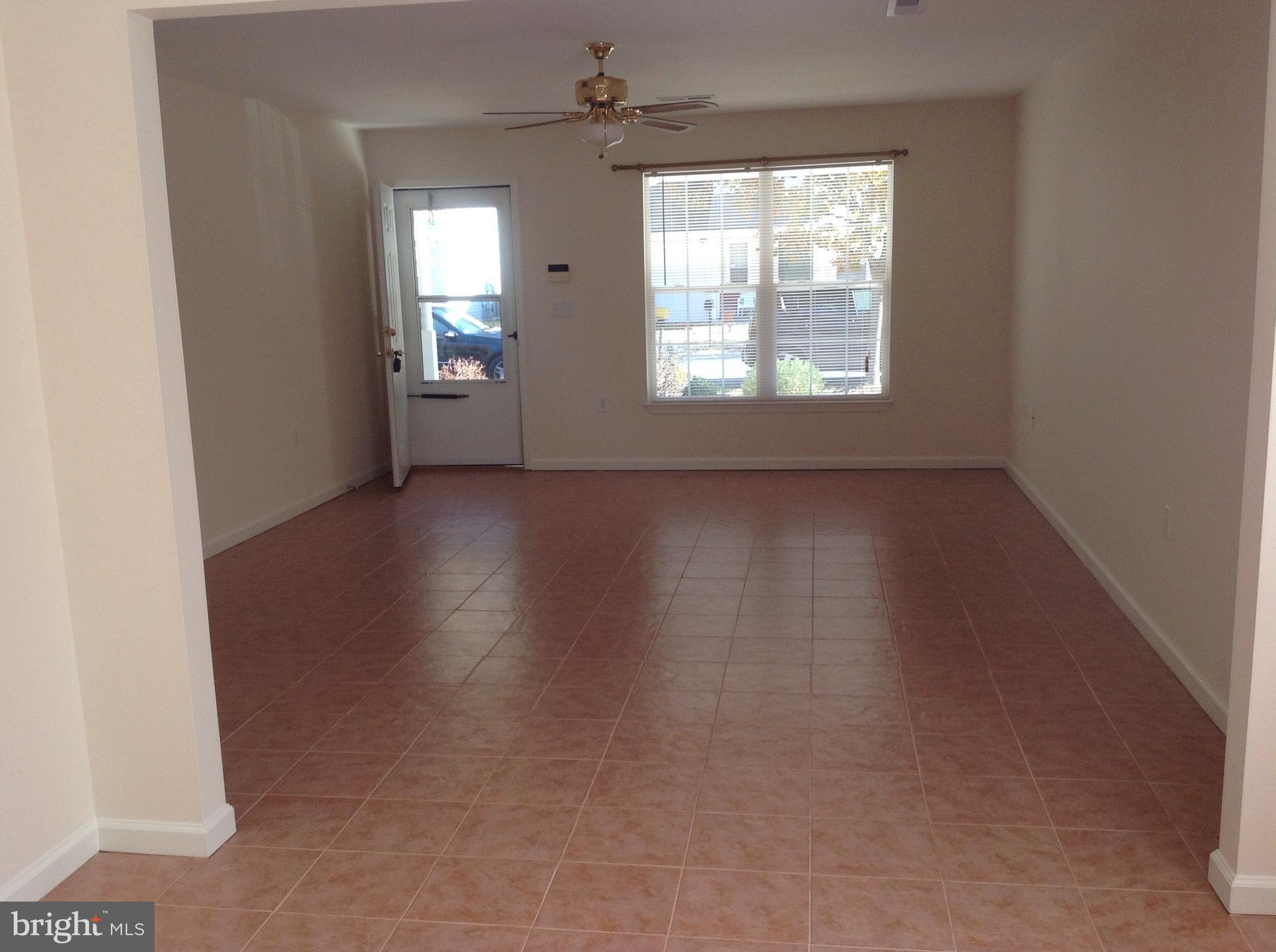 633 Hollyday St