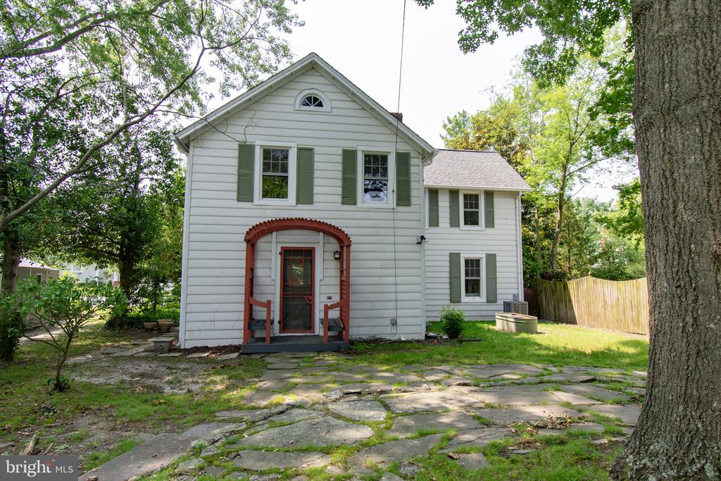 203 E Earle Ave