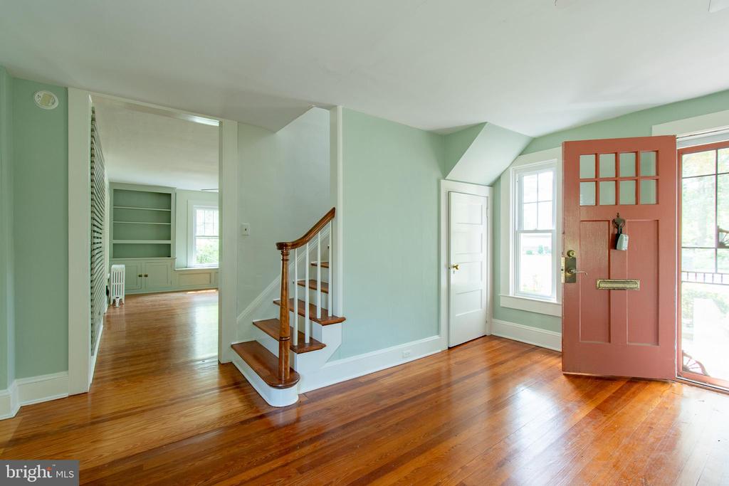 203 E Earle Ave