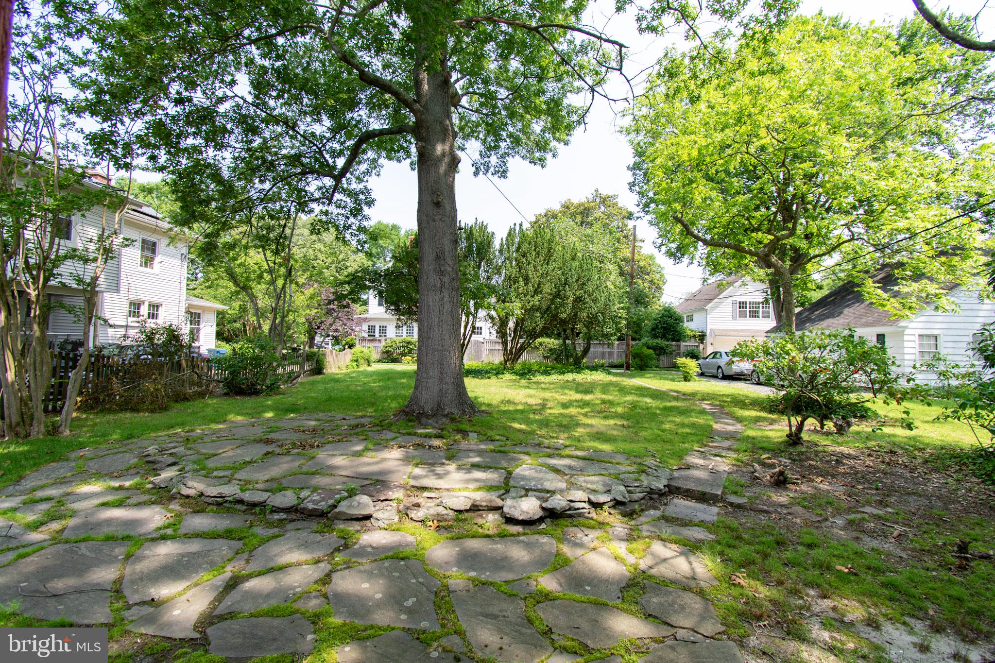 203 E Earle Ave