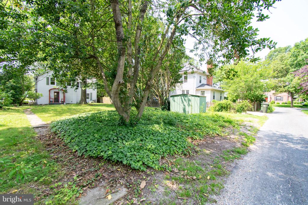203 E Earle Ave