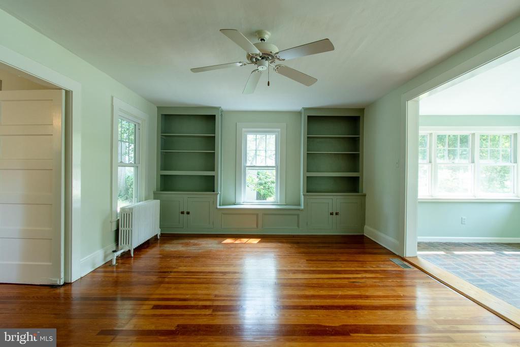 203 E Earle Ave