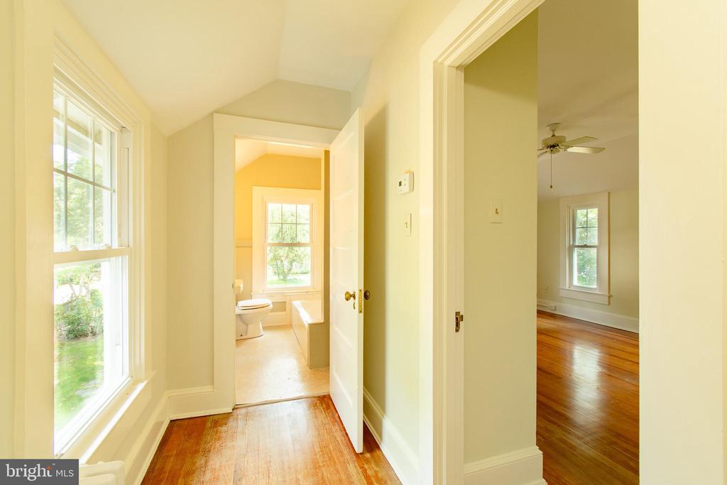203 E Earle Ave