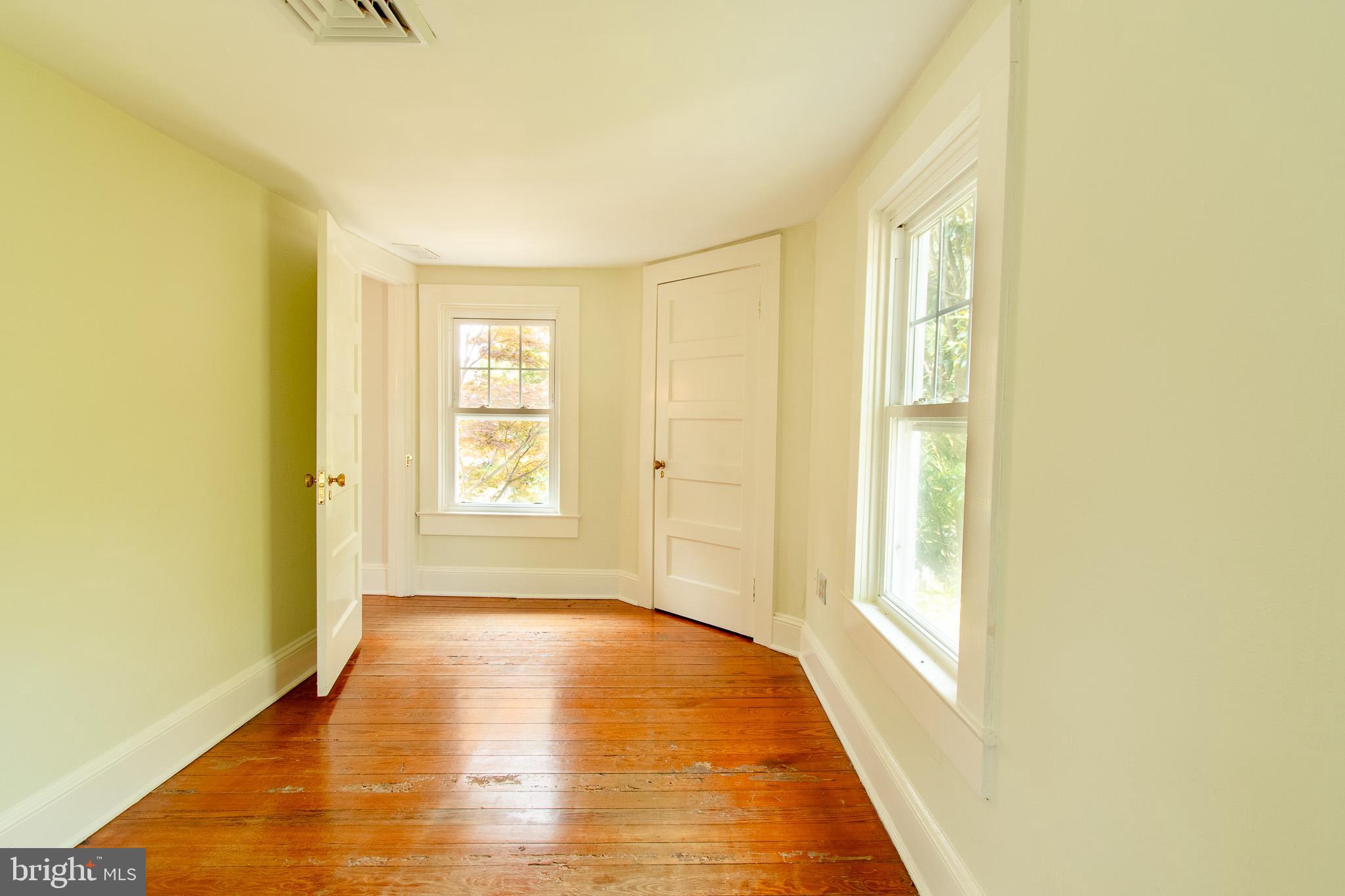 203 E Earle Ave