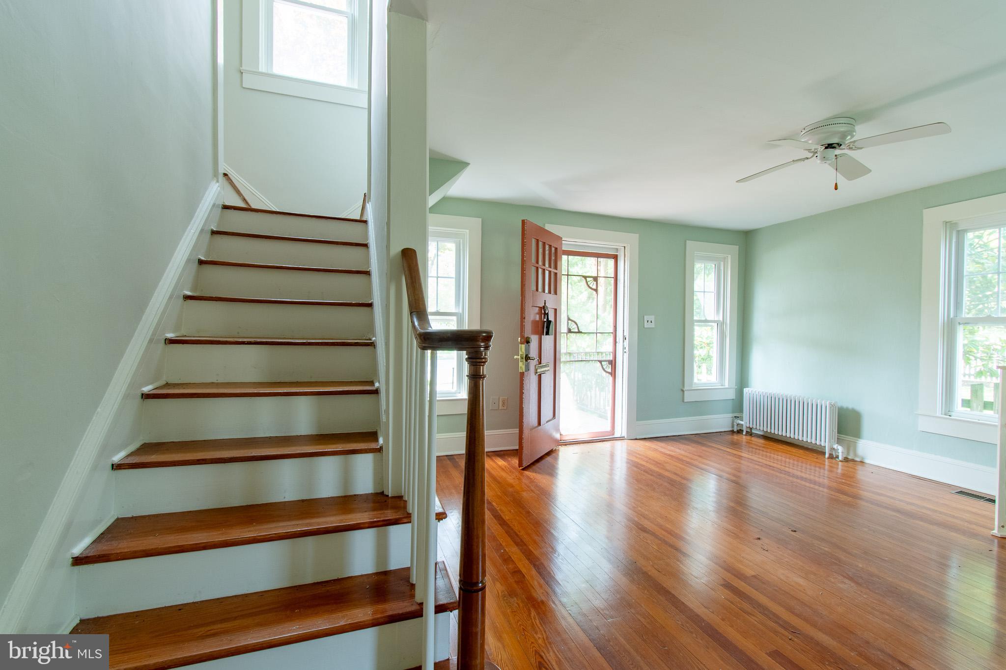 203 E Earle Ave