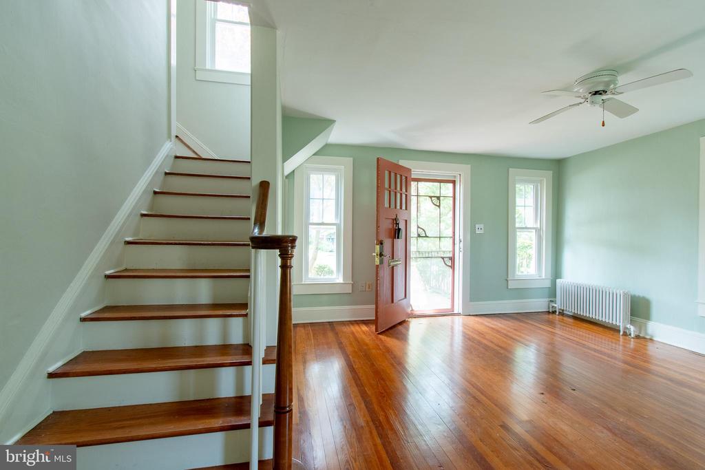 203 E Earle Ave