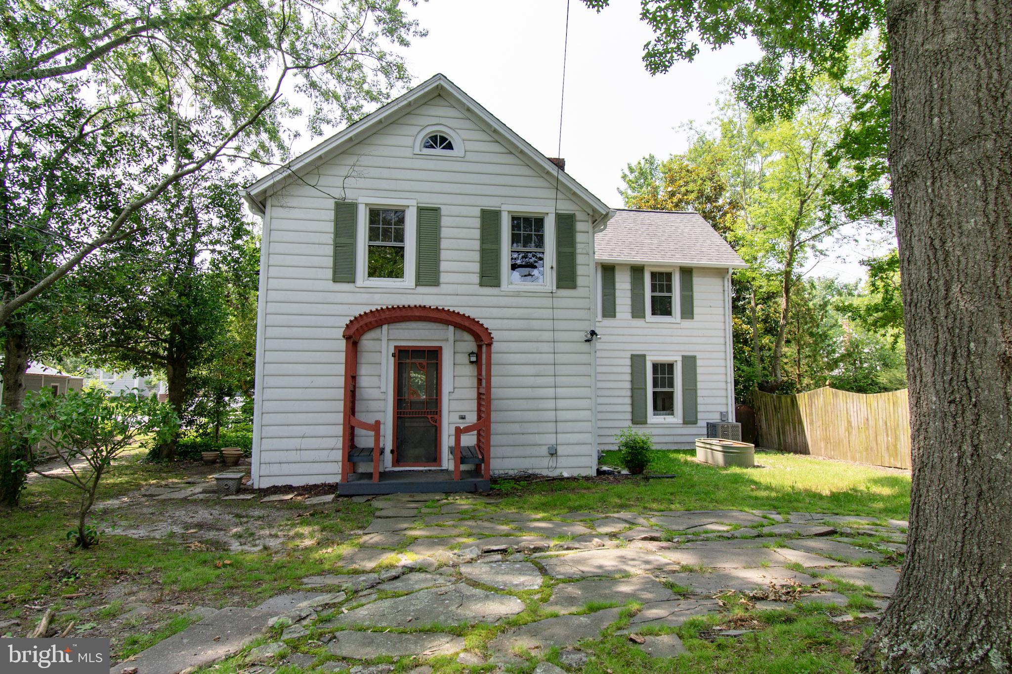 203 E Earle Ave