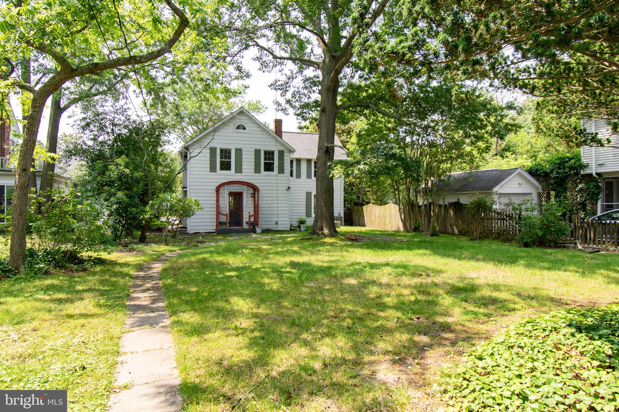 203 E Earle Ave