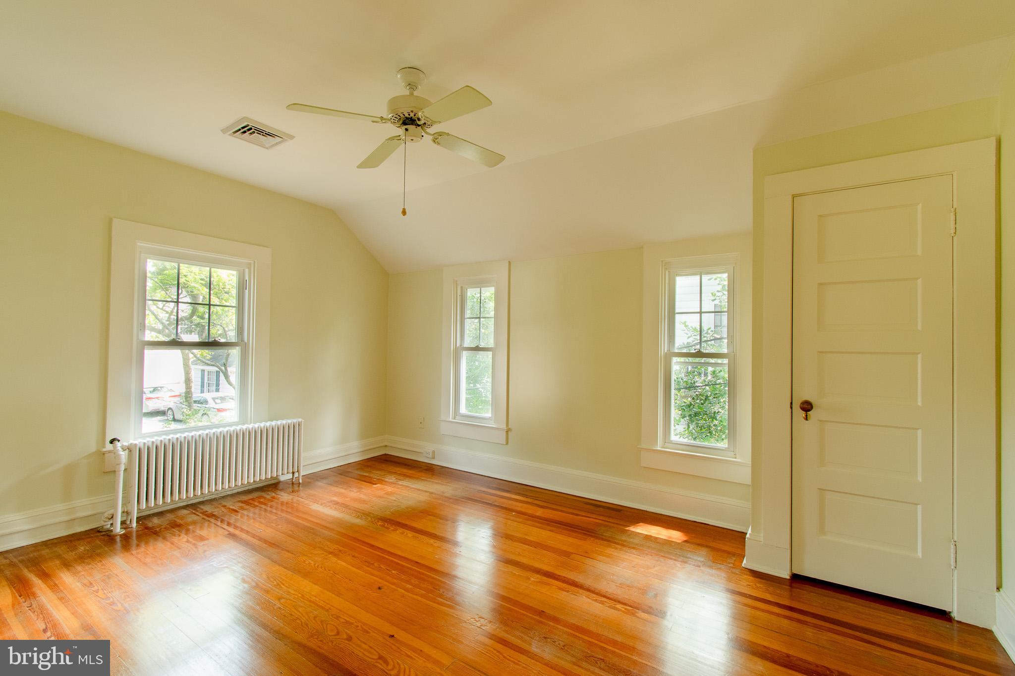 203 E Earle Ave