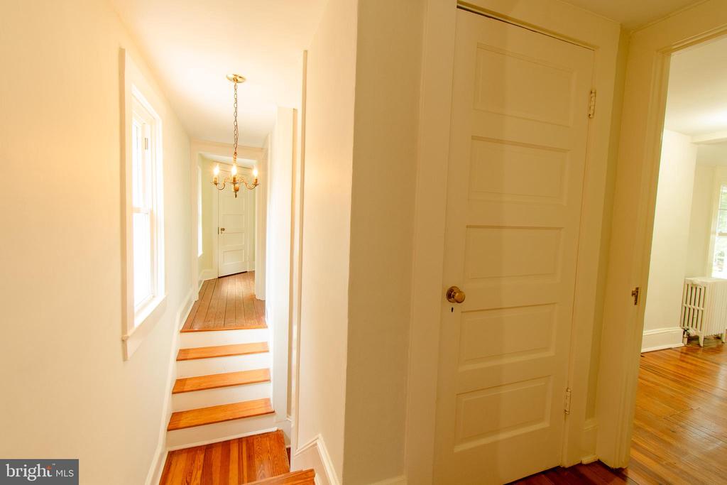 203 E Earle Ave