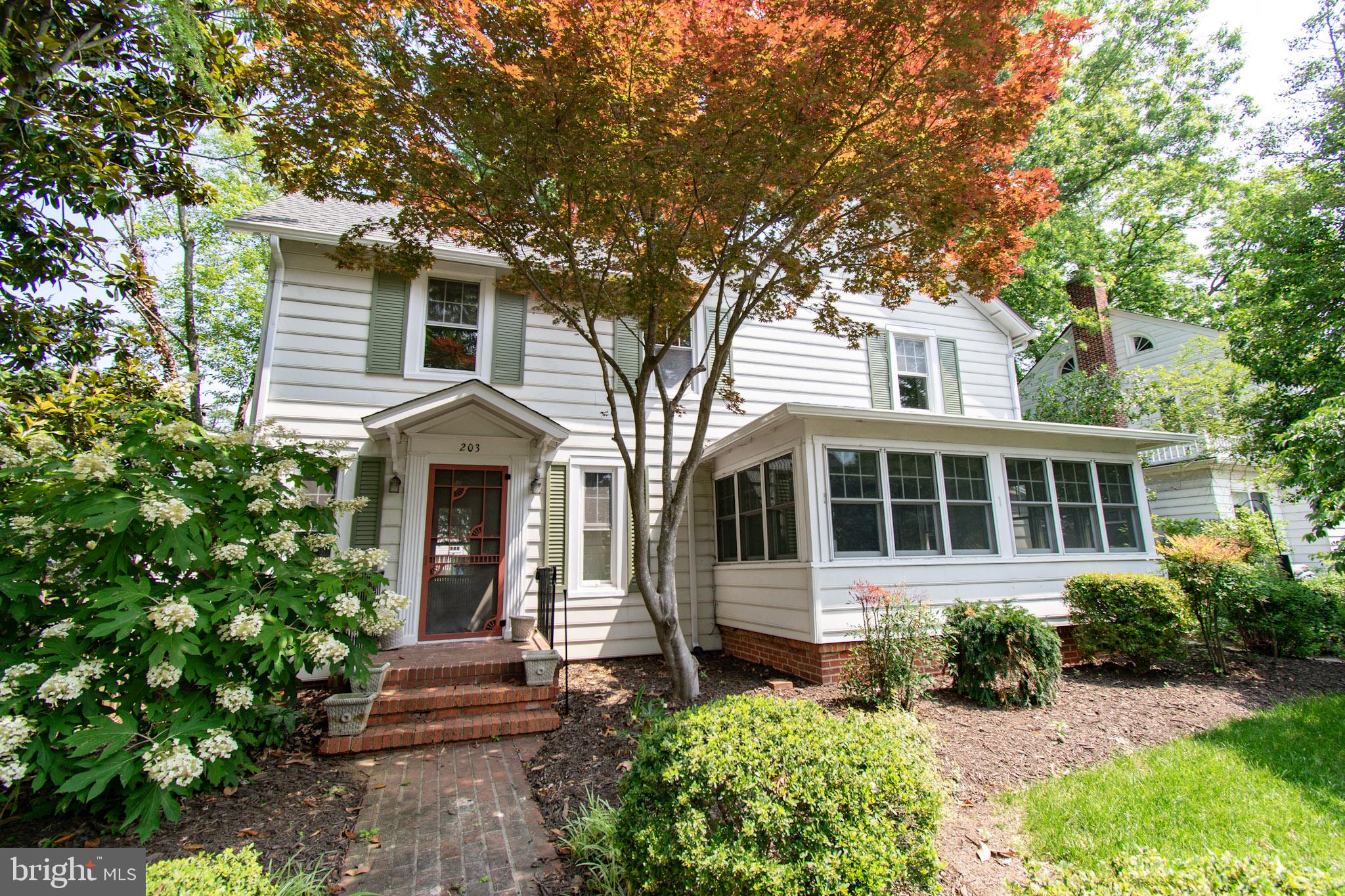 203 E Earle Ave
