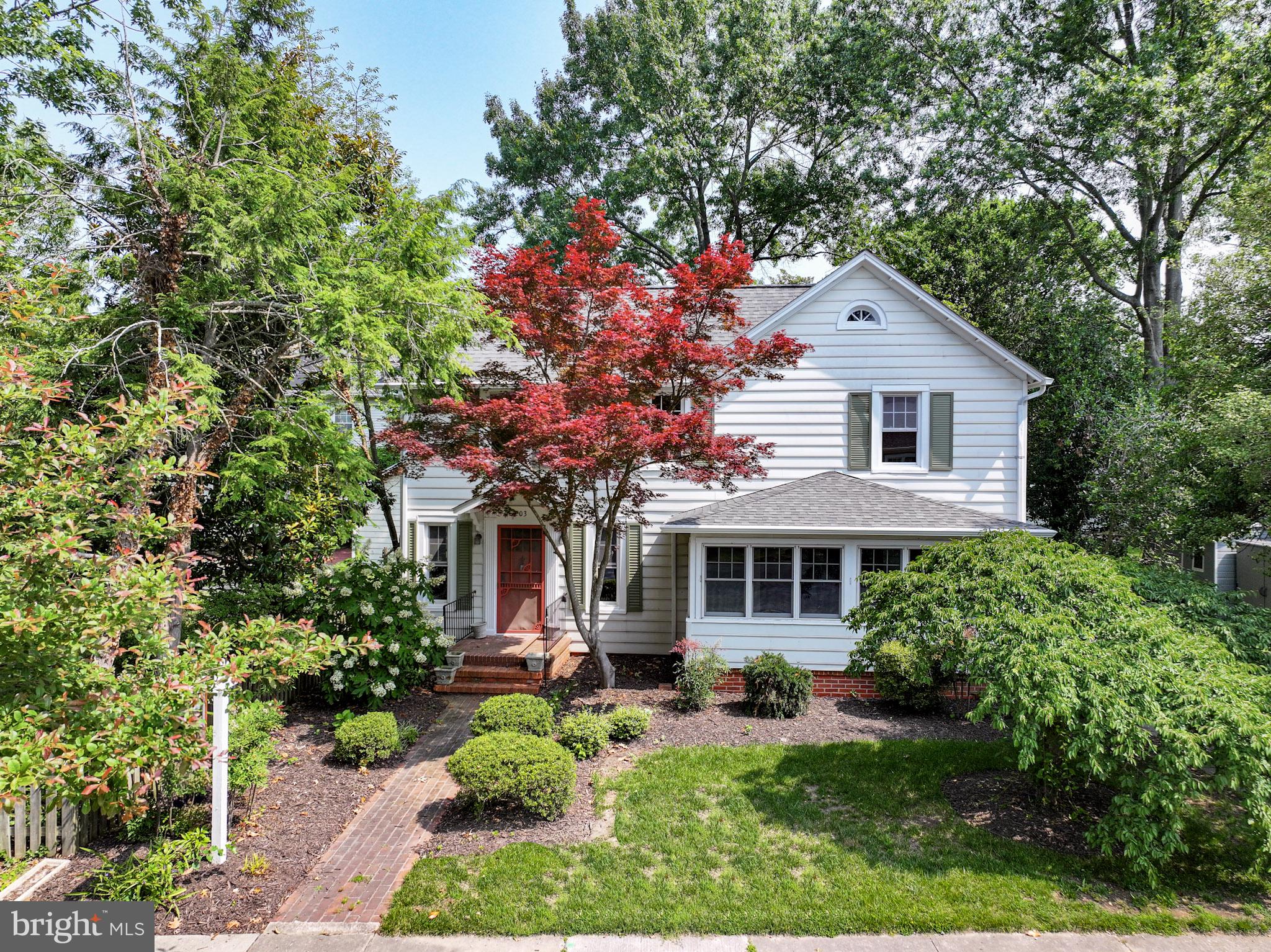 203 E Earle Ave