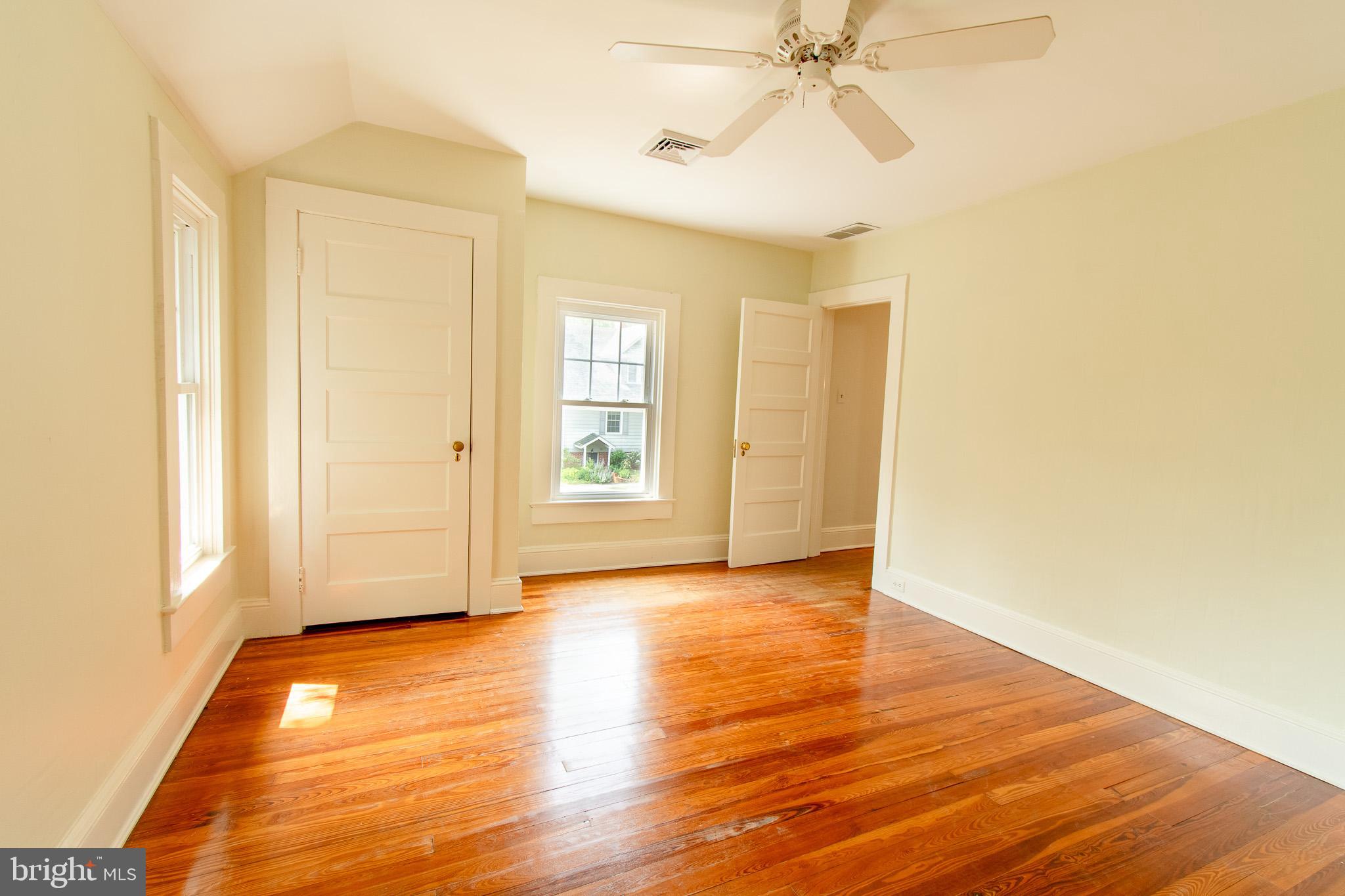 203 E Earle Ave