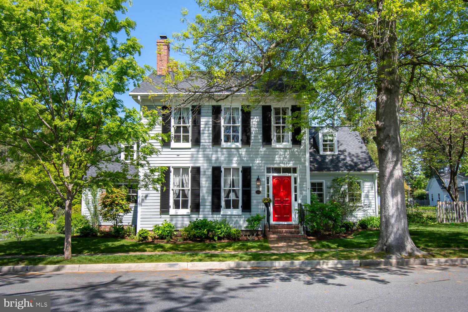 119 W Chestnut St