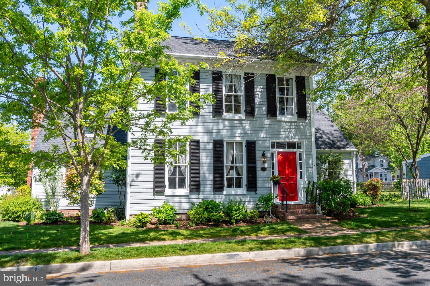 119 W Chestnut St