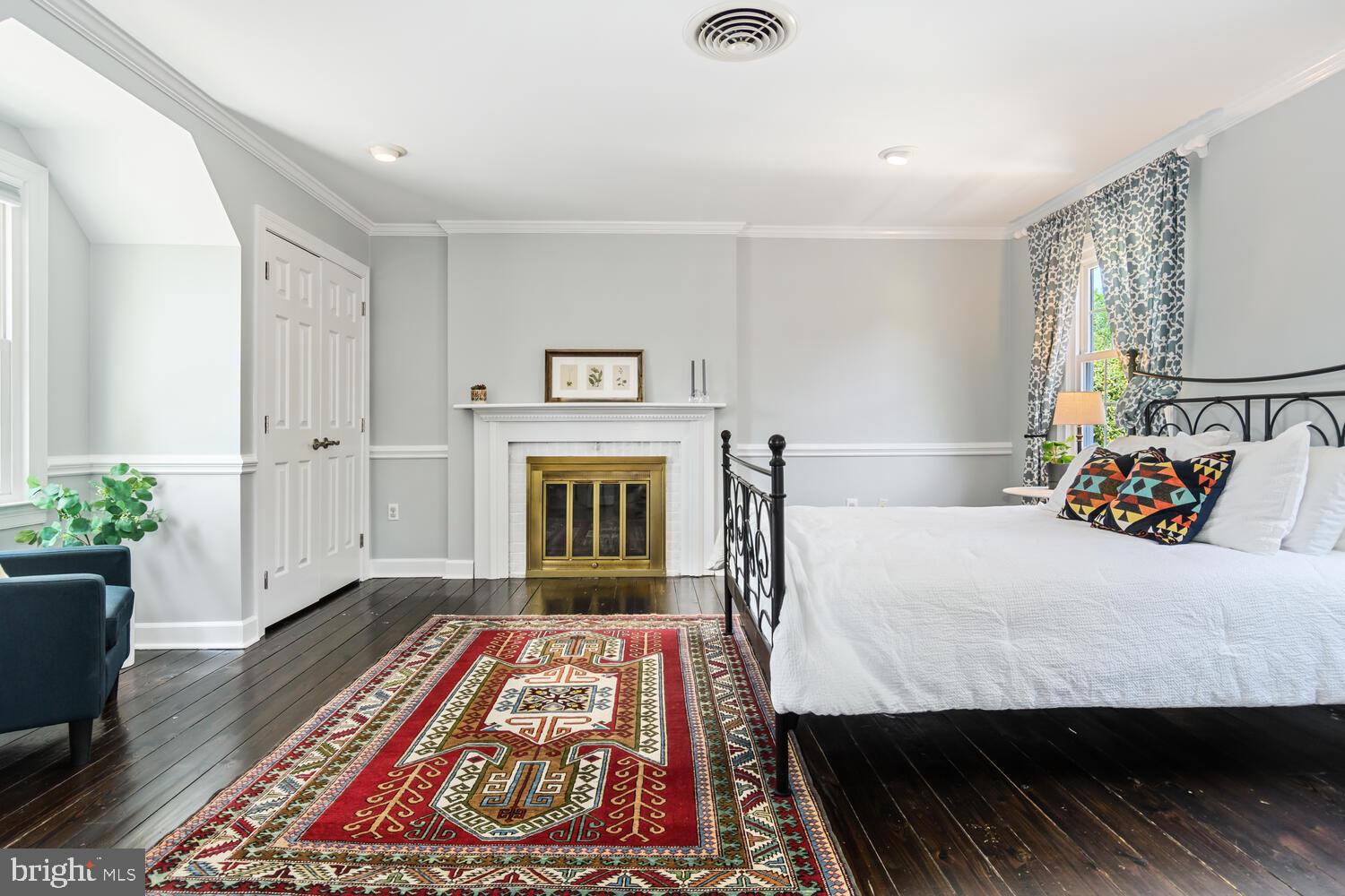 112 W Oak Ave