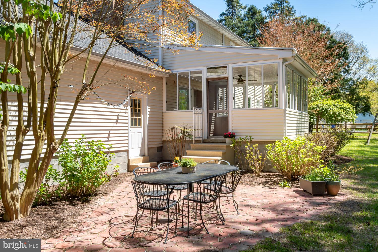 112 W Oak Ave