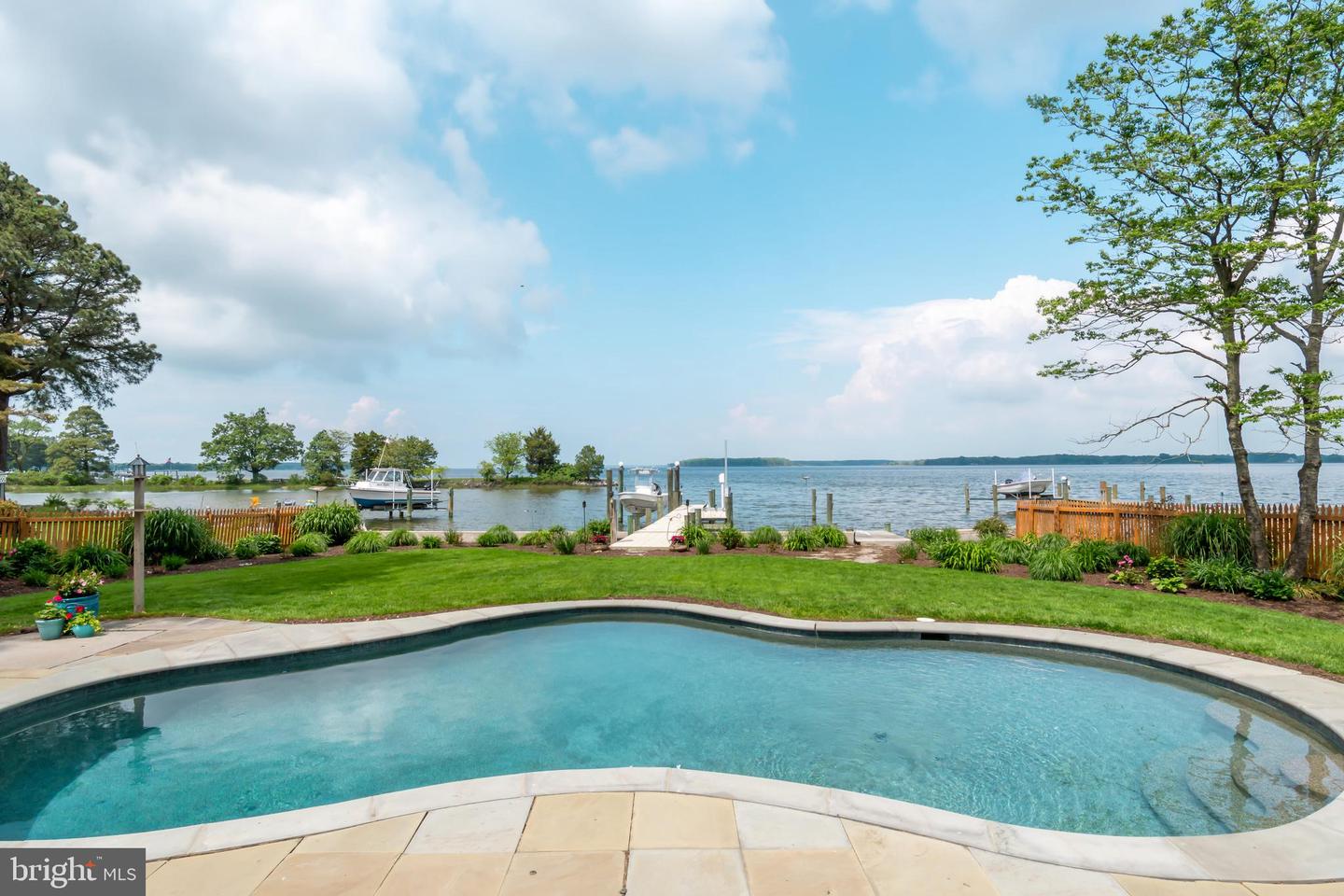 601 Cove Rd