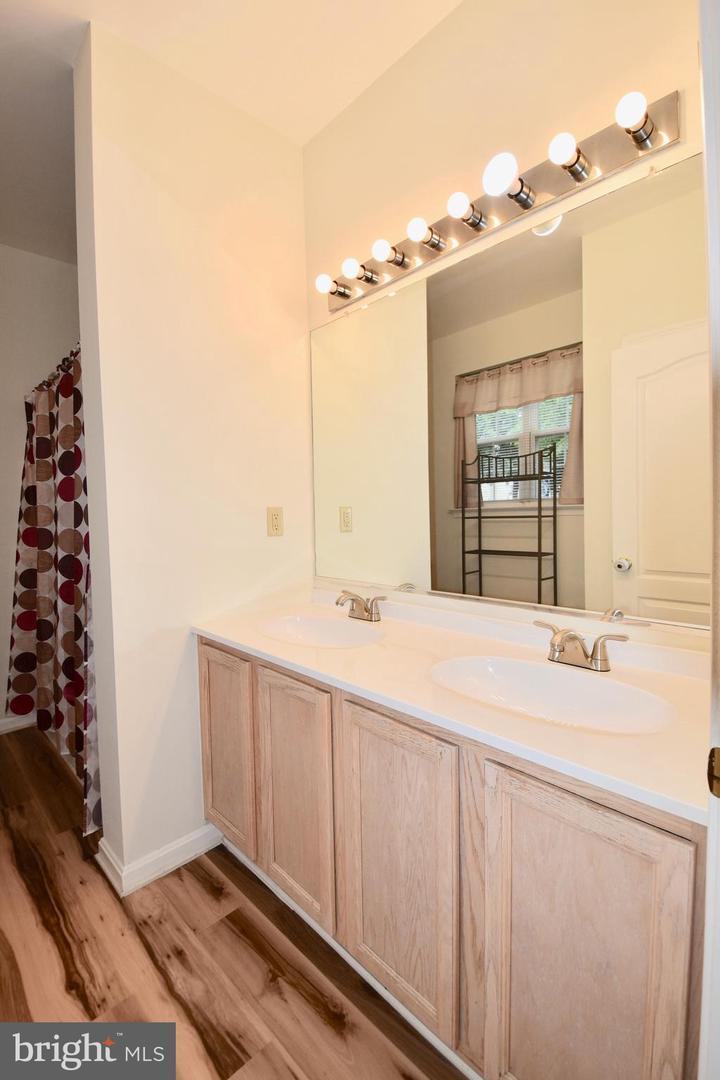 401 Leontyne Pl
