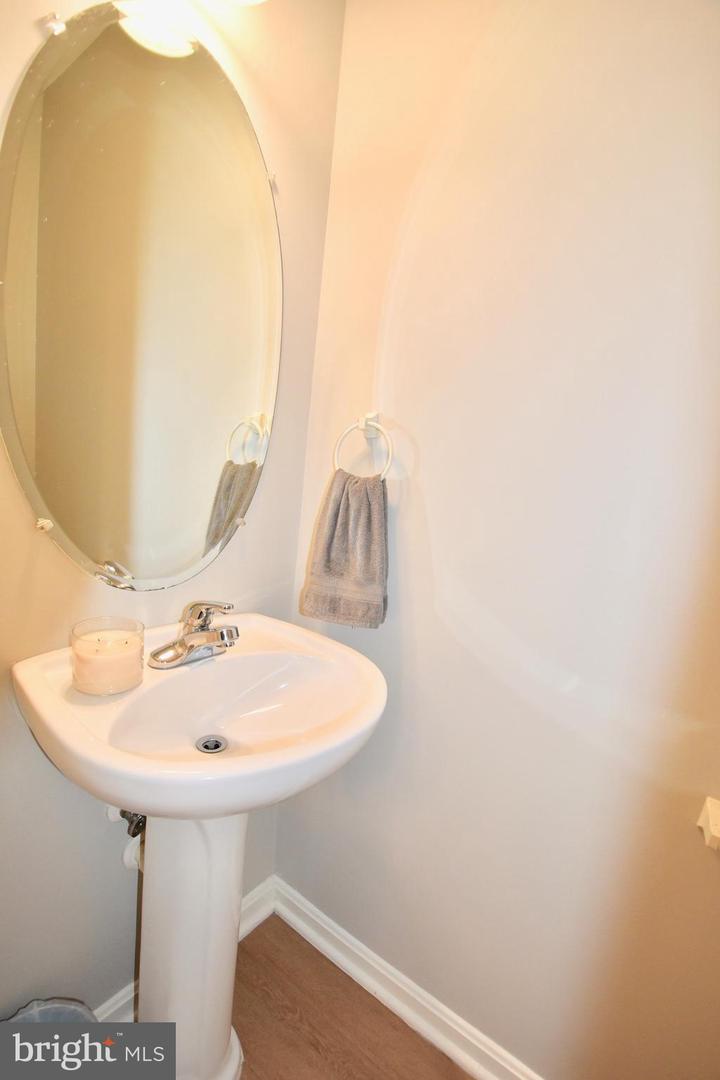 401 Leontyne Pl